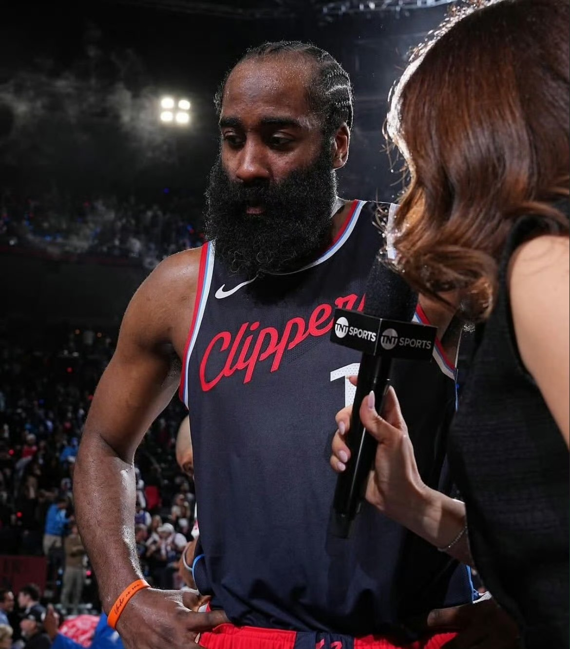 -哈登迎来十赛季高光表现，皇家马德里球迷沸腾！的简单介绍